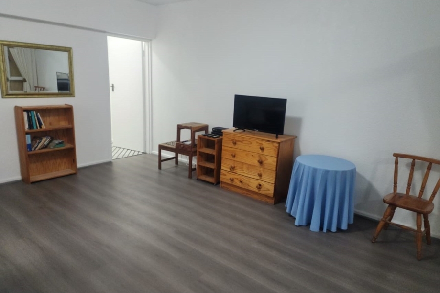 1 Bedroom Property for Sale in Sea Point Western Cape
